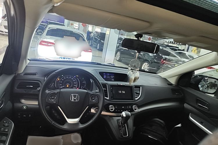 Used Honda CR-V 2015 2.4L two-wheel drive luxury version Center Console