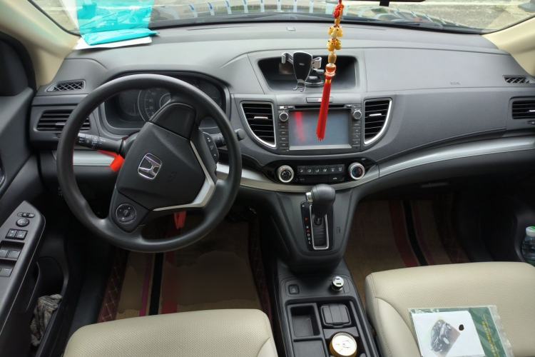 Used Honda CR-V 2015 2.0L two-wheel drive urban version Center Console
