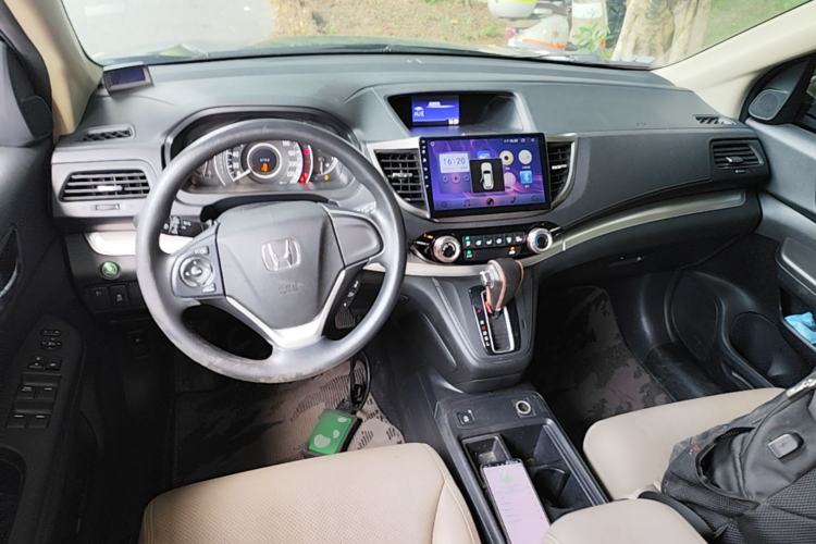 Used Honda CR-V 2015 2.0L two-wheel drive Fashion Edition Center Console