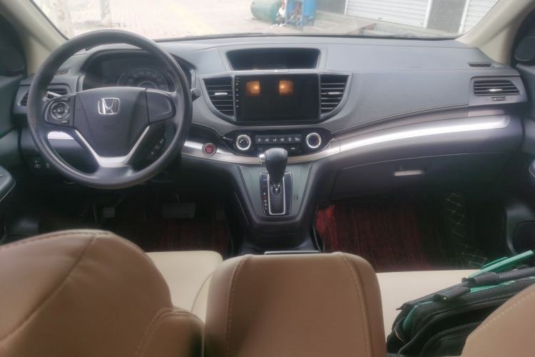 Used Honda CR-V 2015 2.0L two-wheel drive Fashion Edition Center Console