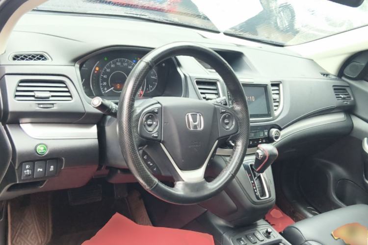 Used Honda CR-V 2015 2.4L two-wheel drive luxury version Center Console