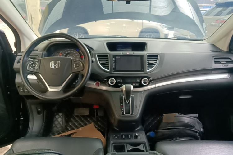 Used Honda CR-V 2015 2.4L two-wheel drive luxury version Center Console