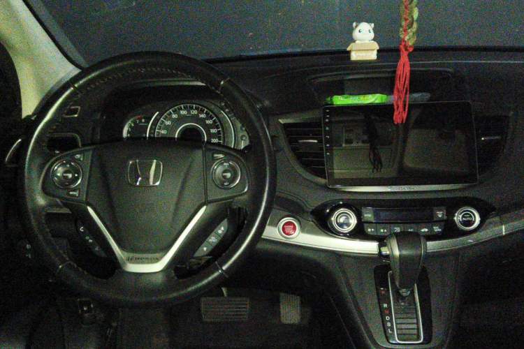 Used Honda CR-V 2015 2.4L two-wheel drive luxury version Center Console