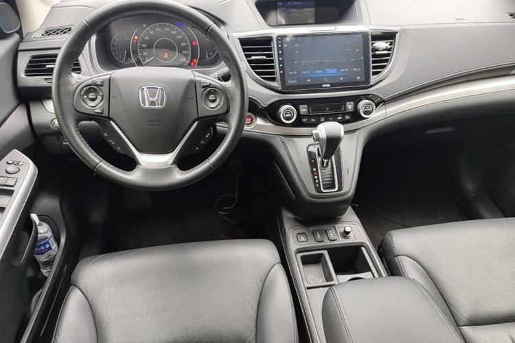 Used Honda CR-V 2015 2.4L two-wheel drive luxury version Center Console