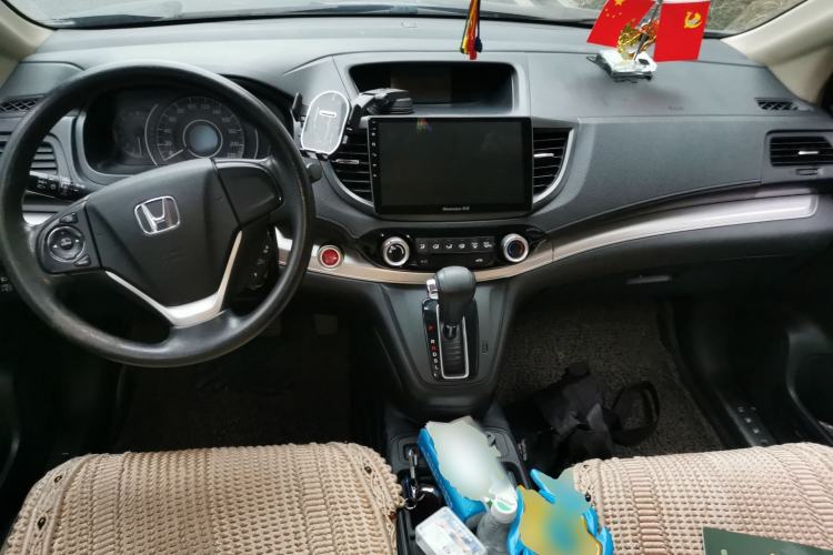 Used Honda CR-V 2015 2.0L two-wheel drive Fashion Edition Center Console