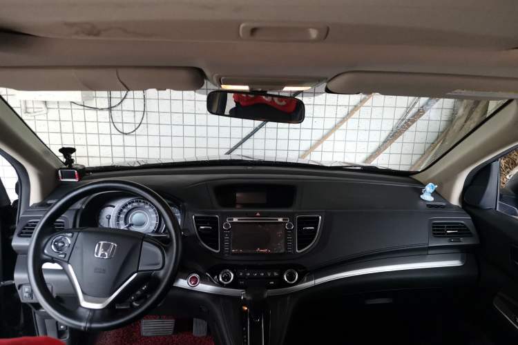 Used Honda CR-V 2015 2.0L two-wheel drive Fashion Edition Center Console
