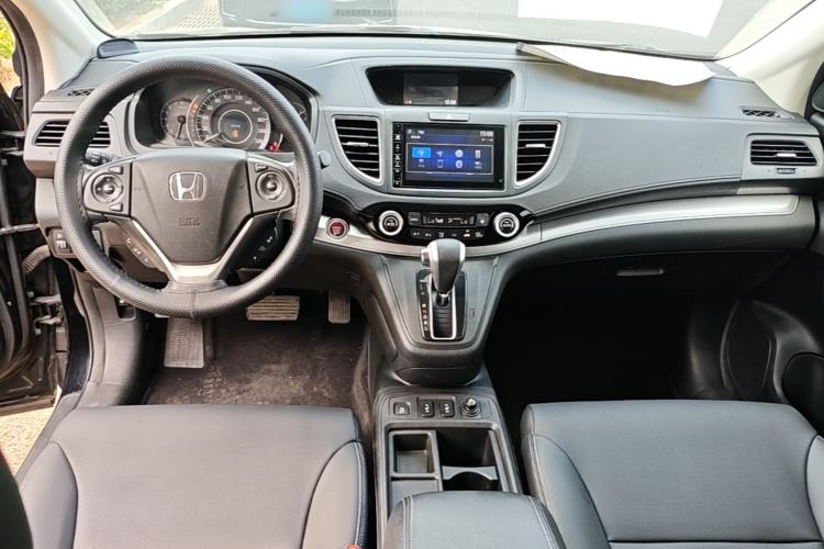 Used Honda CR-V 2015 2.4L two-wheel drive luxury version Center Console