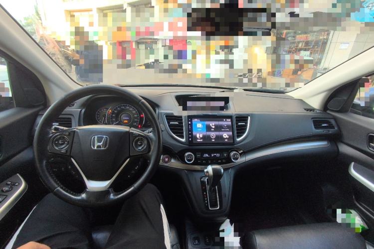 Used Honda CR-V 2015 2.4L two-wheel drive luxury version Center Console