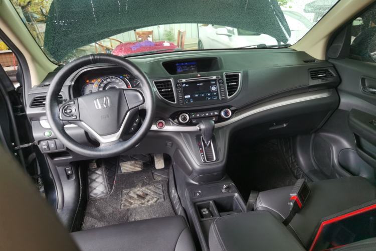 Used Honda CR-V 2015 2.0L two-wheel drive Fashion Edition Center Console