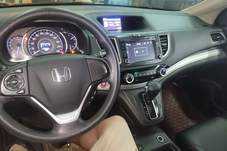 Used Honda CR-V 2015 2.0L two-wheel drive Fashion Edition Center Console