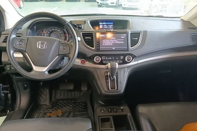Used Honda CR-V 2015 2.4L two-wheel drive luxury version Center Console