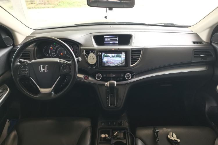 Used Honda CR-V 2015 2.4L two-wheel drive luxury version Center Console