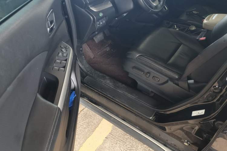 Used Honda CR-V 2015 2.4L two-wheel drive luxury version Driver Seat