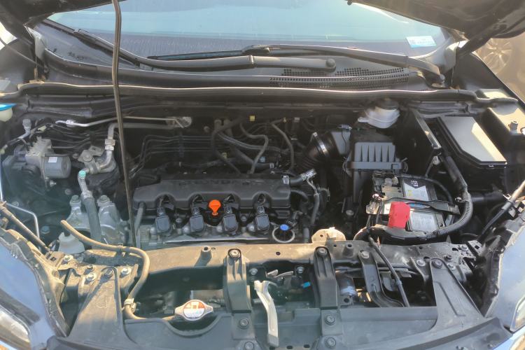 Used Honda CR-V 2015 2.0L two-wheel drive Fashion Edition Engine Bay
