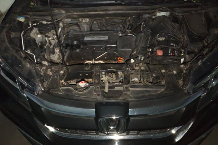 Used Honda CR-V 2015 2.4L two-wheel drive luxury version Engine Bay