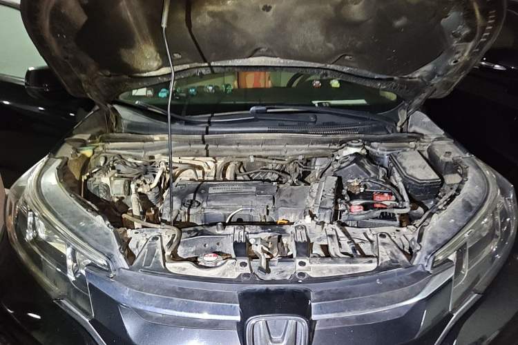 Used Honda CR-V 2015 2.4L two-wheel drive luxury version Engine Bay