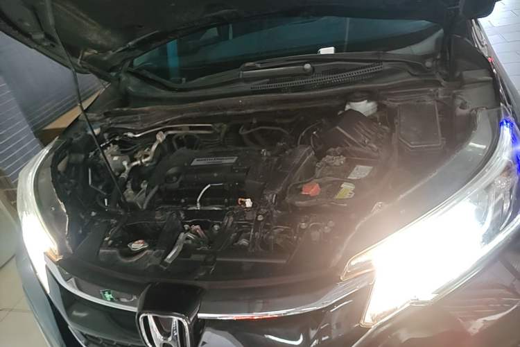 Used Honda CR-V 2015 2.4L two-wheel drive luxury version Engine Bay
