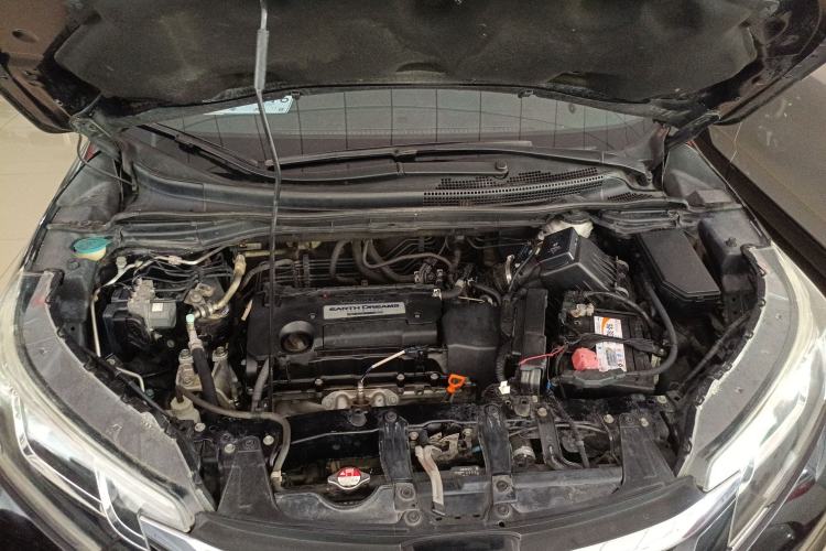 Used Honda CR-V 2015 2.4L four-wheel drive luxury version Engine Bay