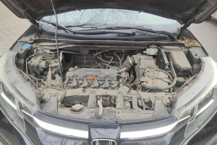 Used Honda CR-V 2015 2.0L two-wheel drive Fashion Edition Engine Bay