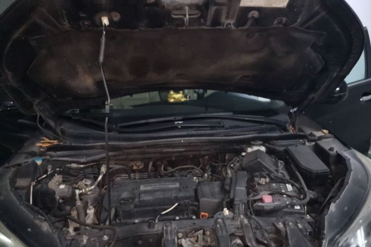 Used Honda CR-V 2015 2.4L two-wheel drive luxury version Engine Bay
