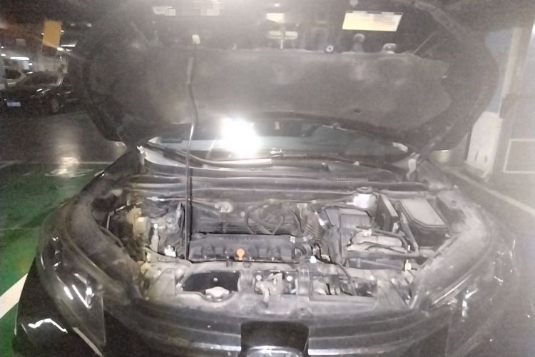 Used Honda CR-V 2015 2.0L two-wheel drive Fashion Edition Engine Bay