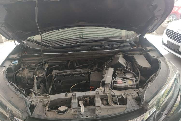 Used Honda CR-V 2015 2.4L four-wheel drive luxury version Engine Bay