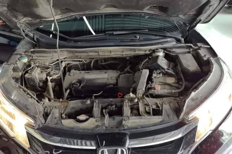 Used Honda CR-V 2015 2.4L two-wheel drive luxury version Engine Bay