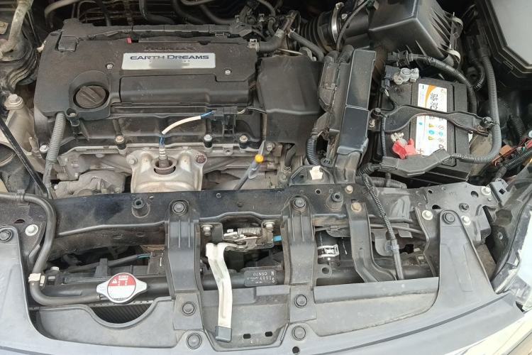 Used Honda CR-V 2015 2.4L four-wheel drive luxury version Engine Bay