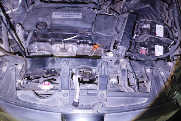 Used Honda CR-V 2015 2.4L two-wheel drive luxury version Engine Bay