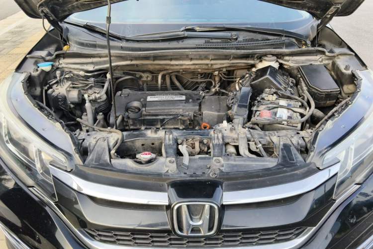 Used Honda CR-V 2015 2.4L four-wheel drive luxury version Engine Bay