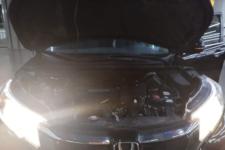 Used Honda CR-V 2015 2.4L two-wheel drive luxury version Engine Bay
