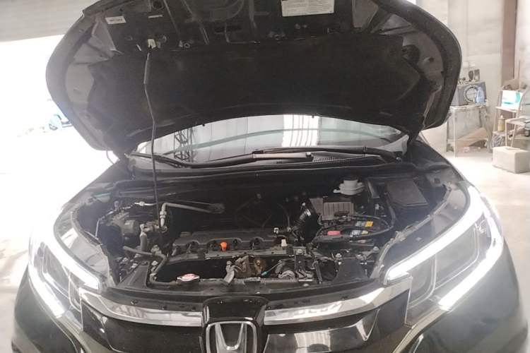 Used Honda CR-V 2015 2.0L two-wheel drive urban version Engine Bay