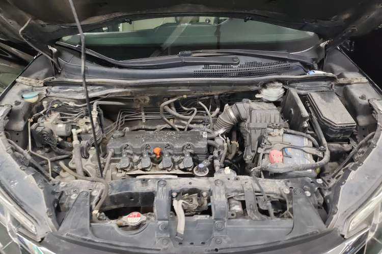 Used Honda CR-V 2015 2.0L two-wheel drive Fashion Edition Engine Bay