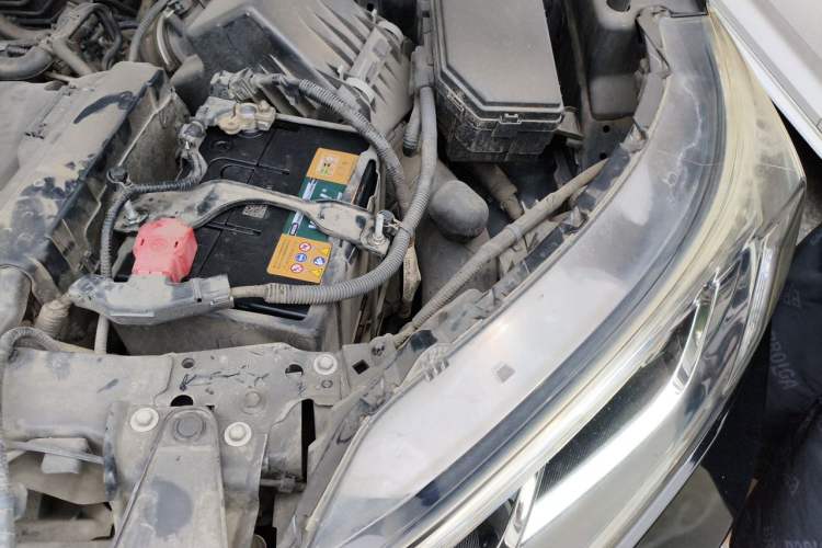 Used Honda CR-V 2015 2.4L two-wheel drive luxury version Engine Bay Left