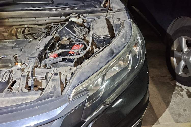 Used Honda CR-V 2015 2.4L two-wheel drive luxury version Engine Bay Left