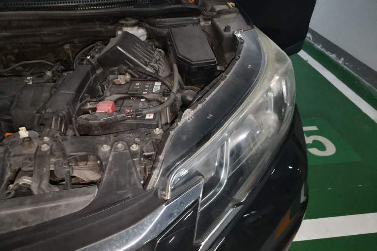 Used Honda CR-V 2015 2.4L two-wheel drive luxury version Engine Bay Left