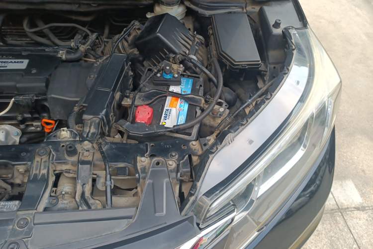 Used Honda CR-V 2015 2.4L two-wheel drive luxury version Engine Bay Left