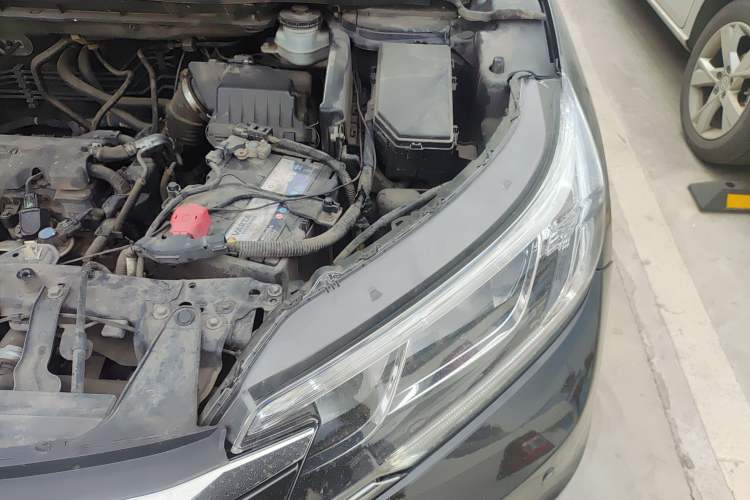 Used Honda CR-V 2015 2.0L two-wheel drive urban version Engine Bay Left