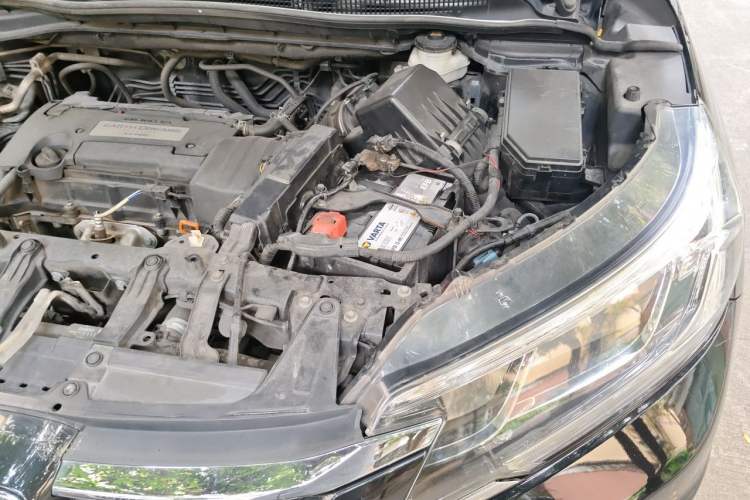 Used Honda CR-V 2015 2.4L two-wheel drive luxury version Engine Bay Left