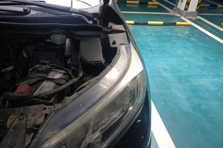 Used Honda CR-V 2015 2.0L two-wheel drive Fashion Edition Engine Bay Left