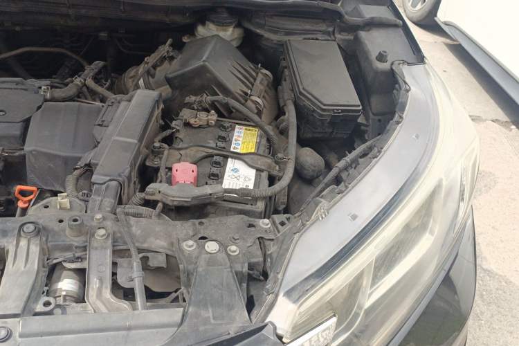 Used Honda CR-V 2015 2.4L two-wheel drive luxury version Engine Bay Left