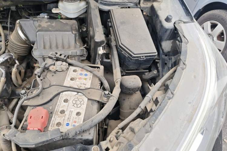 Used Honda CR-V 2015 2.0L two-wheel drive Fashion Edition Engine Bay Left