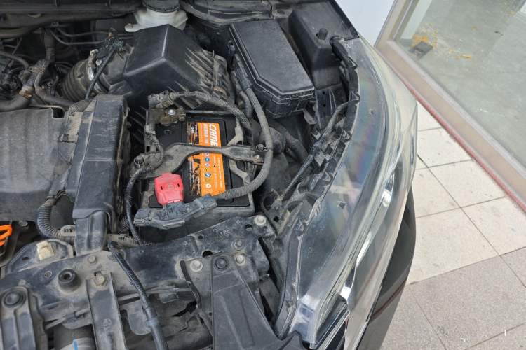 Used Honda CR-V 2015 2.4L two-wheel drive luxury version Engine Bay Left