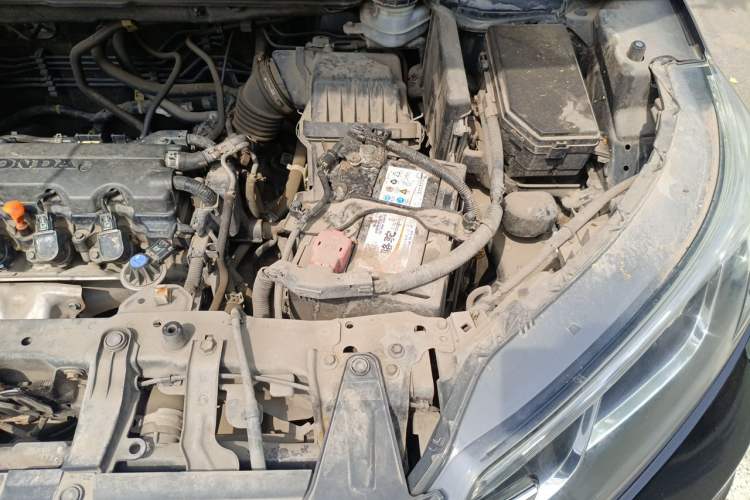 Used Honda CR-V 2015 2.0L two-wheel drive Fashion Edition Engine Bay Left