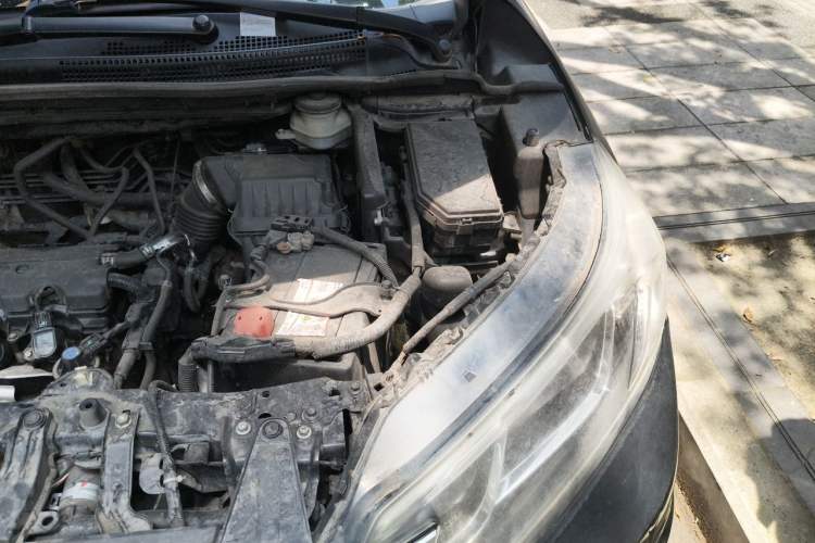 Used Honda CR-V 2015 2.0L two-wheel drive Fashion Edition Engine Bay Left