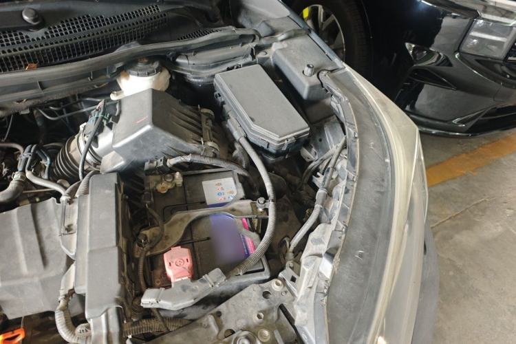 Used Honda CR-V 2015 2.4L two-wheel drive luxury version Engine Bay Left