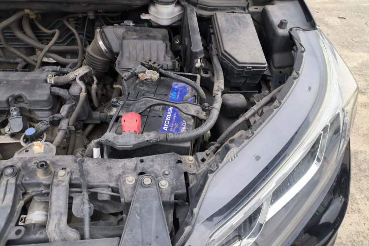 Used Honda CR-V 2015 2.0L two-wheel drive urban version Engine Bay Left