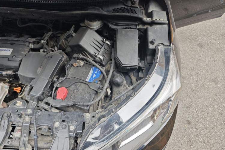 Used Honda CR-V 2015 2.4L four-wheel drive luxury version Engine Bay Left