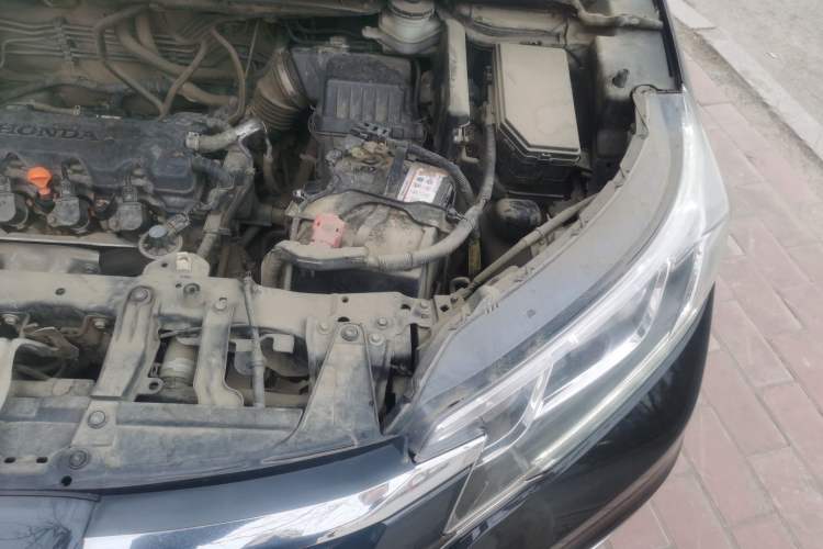 Used Honda CR-V 2015 2.0L two-wheel drive Fashion Edition Engine Bay Left