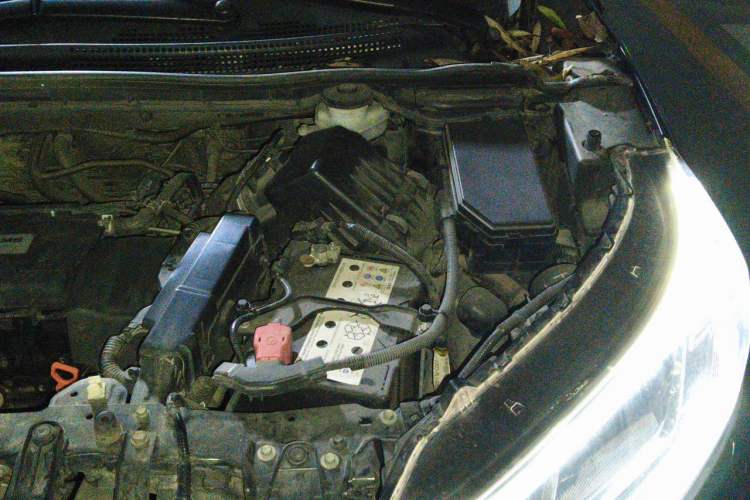 Used Honda CR-V 2015 2.4L two-wheel drive luxury version Engine Bay Left
